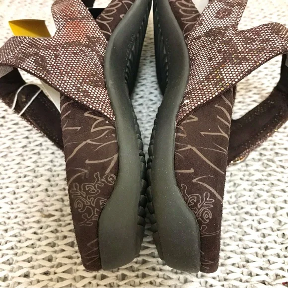 NIB Vionic Cocoa Sandals in Bronze Snake - Picture 15 of 16